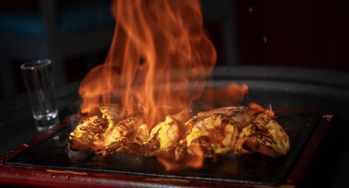 Camarones flameados en la plancha